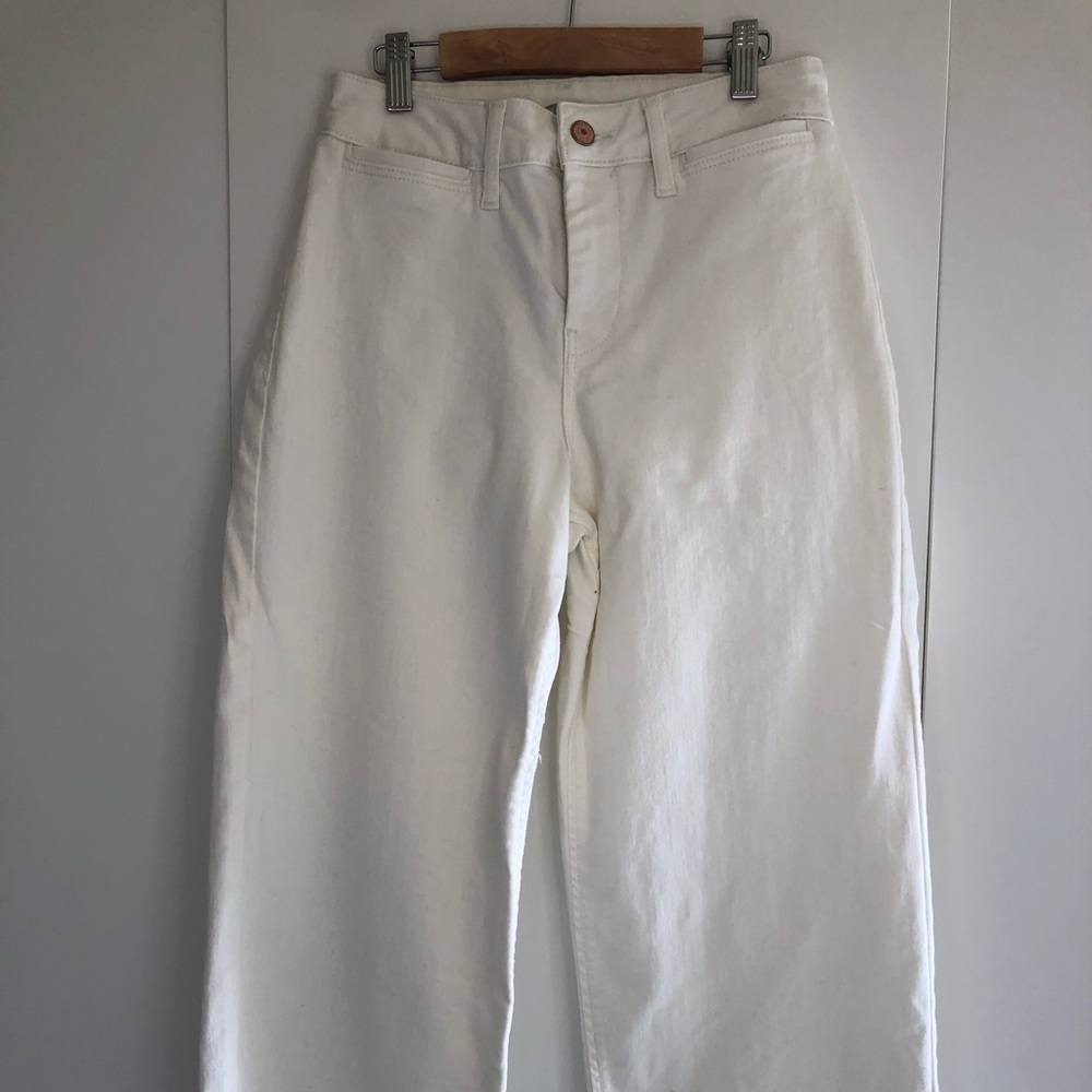 White cropped straight legged Old Navy Jeans